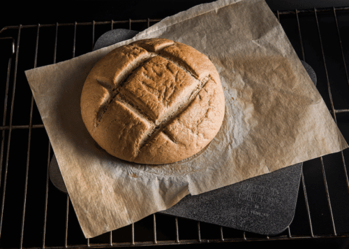 לחם עם משטח אפיה פאסט אנד קראסט