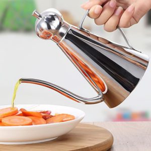 למזוג שמן זית בסטייל