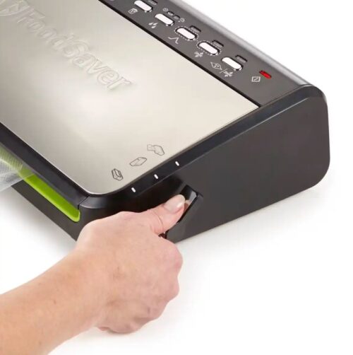 מערכת ואקום אוטומטית FoodSaver FFS005X תמונת קלוז אפ הפעלה