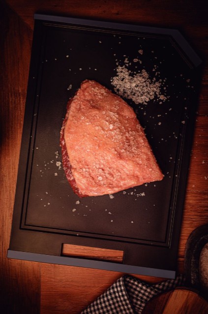 קרש חיתוך בלאק טרמונטינה תמונת אווירה