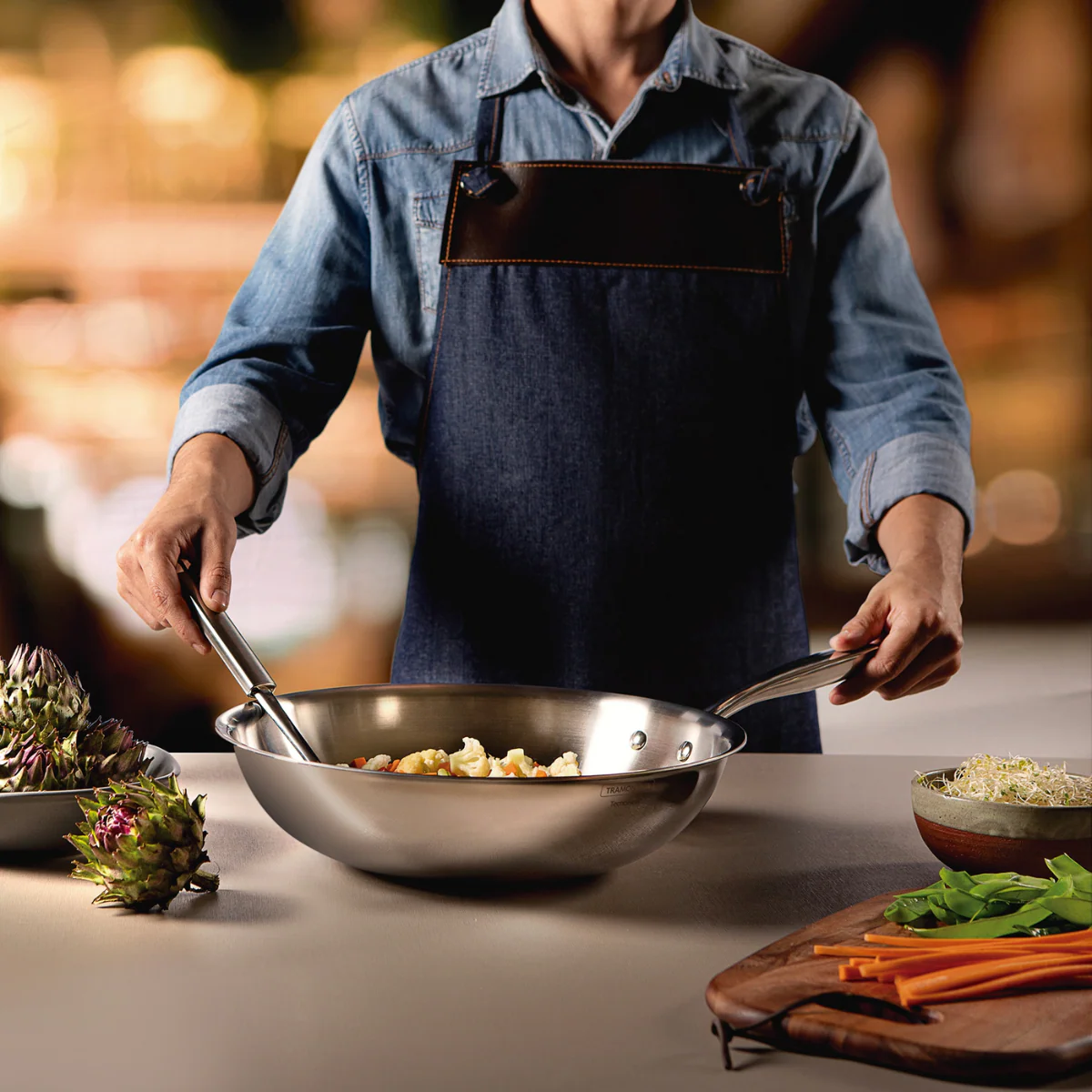 מחבת ווק נירוסטה ללא מכסה מקצועית טרמונטינה 3 שכבות עם שף מחזיק